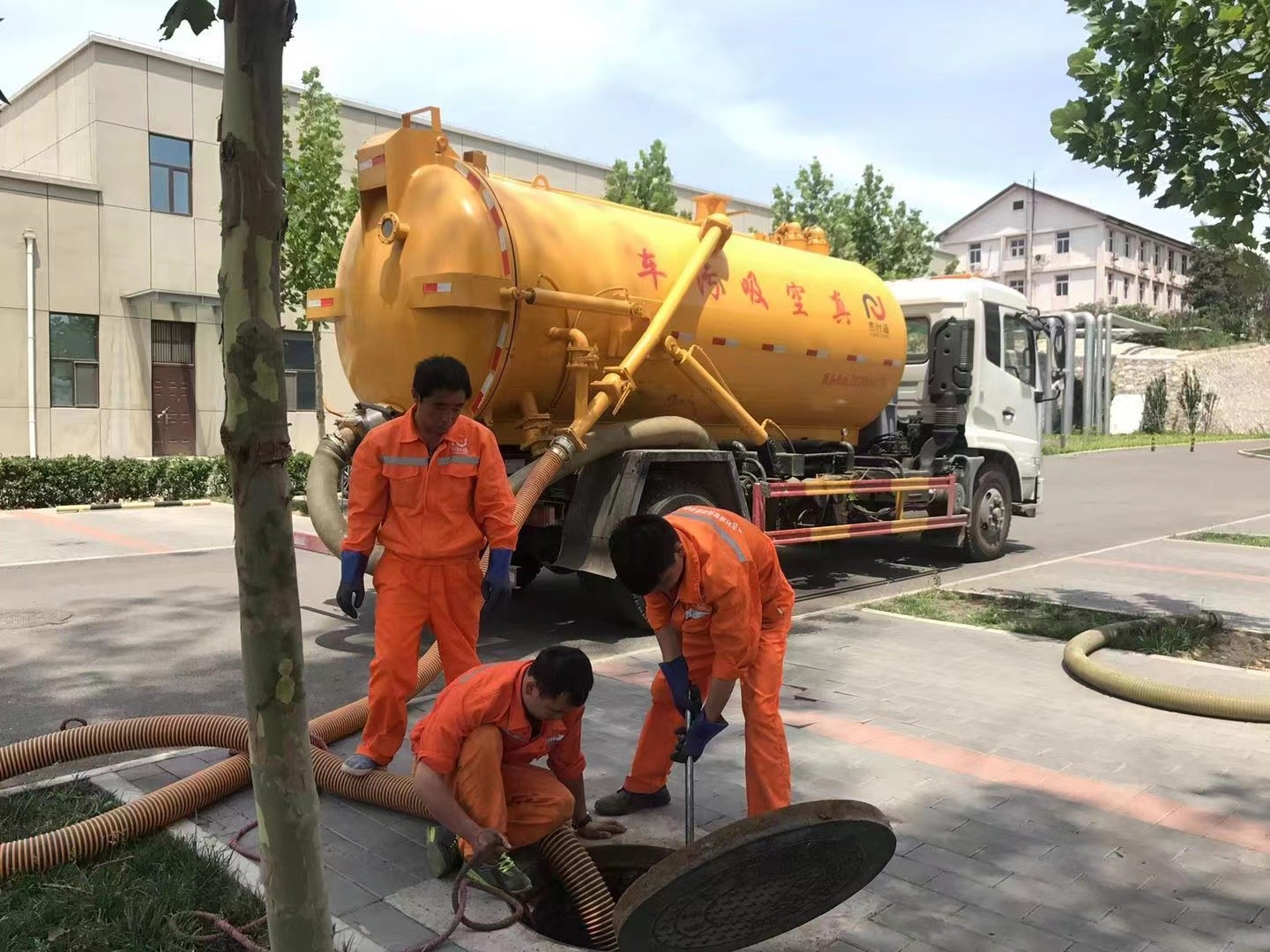怀宁化粪池清理与5-8吨吸粪车施工效率分析
